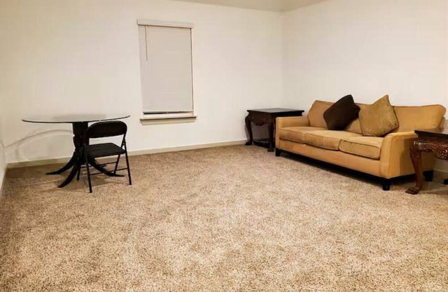 FULLY FURNISHED FAMILY PARADISE: Enjoy Life in this spacious & serene space.