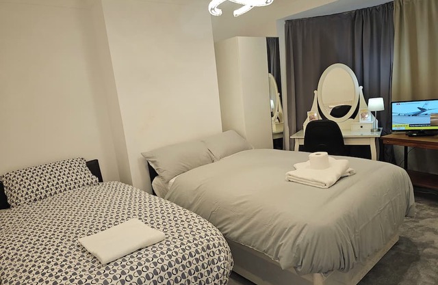 Eusty 3-Bedrooms Guest House Sittingbourne, Kent.