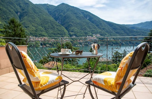 Villa Dolce-Lake Views/Outdoor Terrace Dining