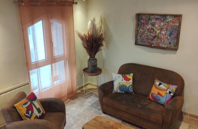 Modern, fully-equipped apartment in town center, located between lakes and mountains