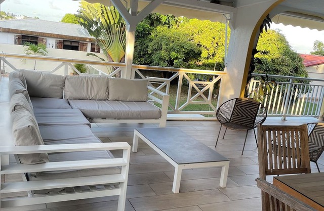 Family home with swimming pool and games room, in central Guadeloupe