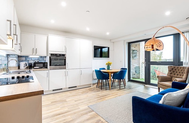 Modern 2-Bed Apartment by the Thames