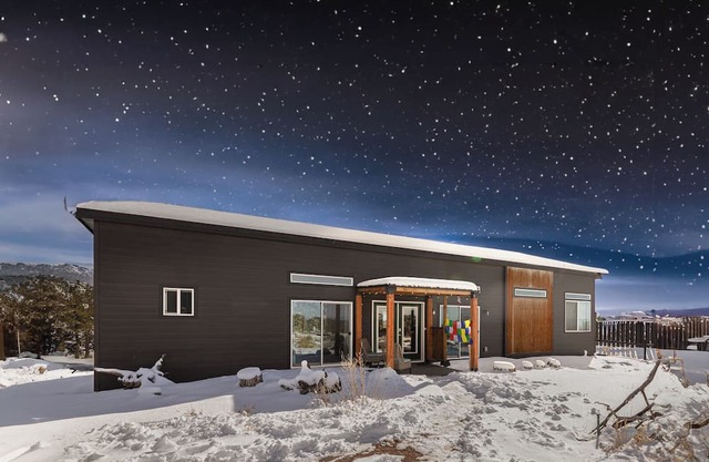 Crestone Basecamp - With Hot Tub!