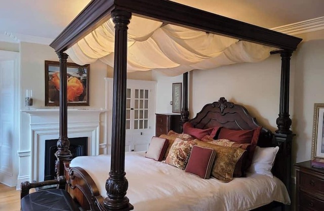 Iconic Luxurious Downtown Building History Galore