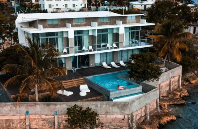 Villa Mariposa/Majestic infinity pool by the sea