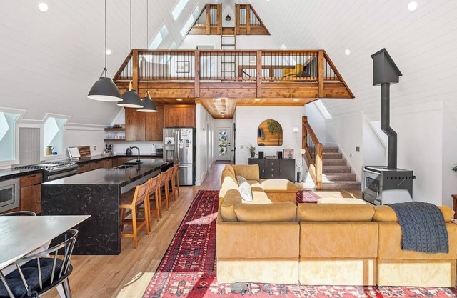 Stunning A-Frame Retreat with Jaw Dropping Views - Sleeps 18