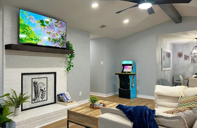 Centrally located - 3BR/2Ba House - Close to Downtown Waco-