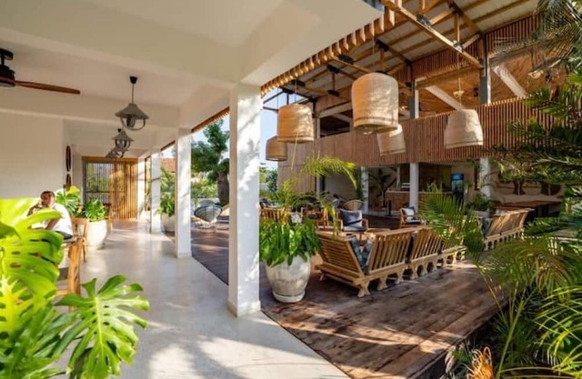 5* apartment with lagoon pool and balcony, close to the beach!