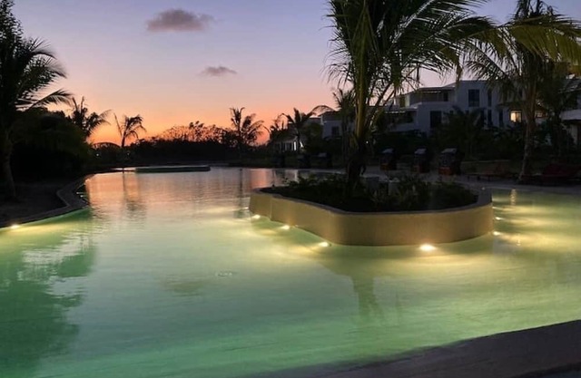 "Sea La Vie - 3 bedroom apartment with lagoon pool!