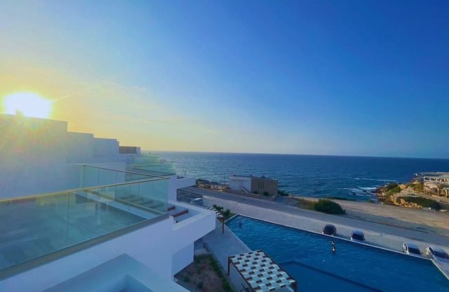 Oceanfront Loft Apartment · Spacious Rooftop Terrace & Pool