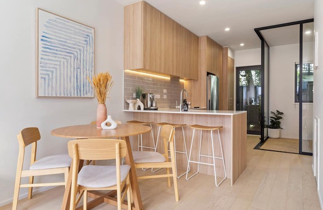 The Fern - 5* Townhouse in Mount Albert - With Parking and Office