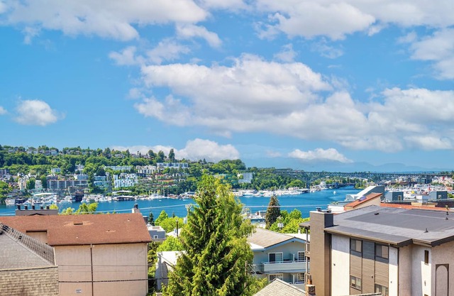 4 Beds Townhome with Rooftop Lake & Mountain Views