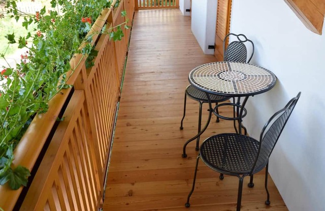 Apartment 'Appartaments Hatzlhof Nr 1' with Mountain View, Shared Terrace and Wi-Fi