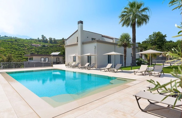 My Rental Homes - Villa Cloris with sea view and private pool