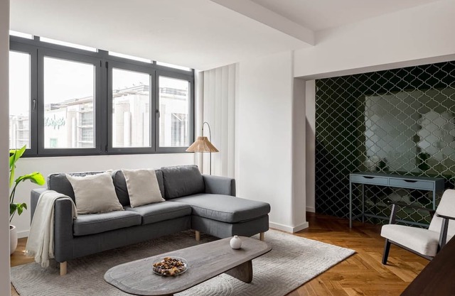 Modern and beautiful 3-bedroom flat next to El Corte Inglés, Modern and beautiful three-bedroom apar.