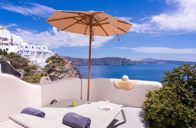 Dazzling Santorini Villa | Villa Arthemis | Breathtaking Sea Views | Spacious.