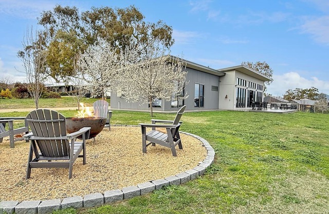 The Iron Pear - Luxury with Country Views