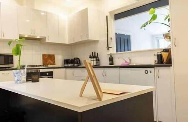 Adelaide City Secluded Botanic Stay w/Free Parking
