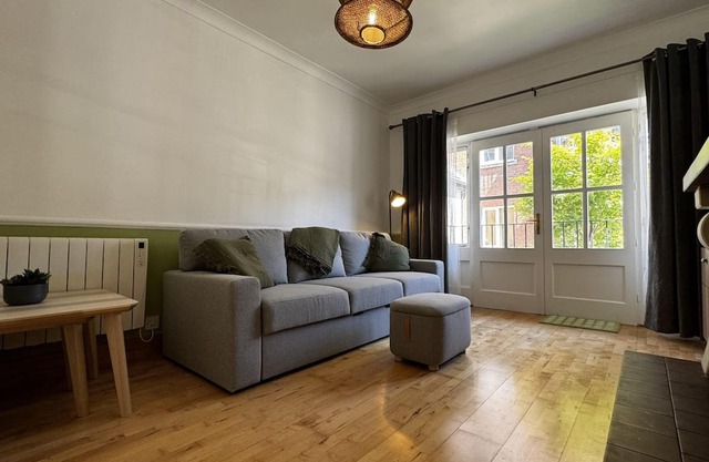 Modern, bright 1 bed apart. near Grand Canal Dock