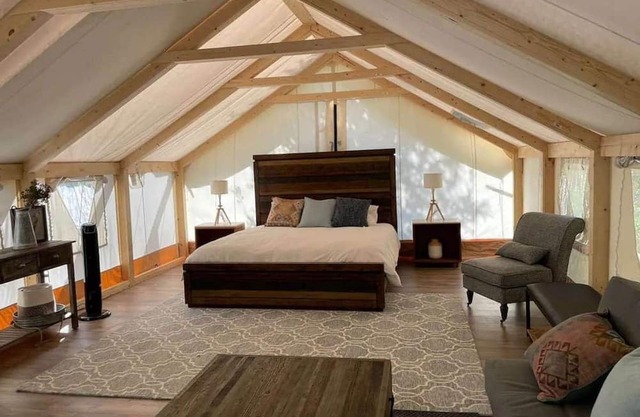 Lakefront Glamping Safari Tent #10: Prickly Pear