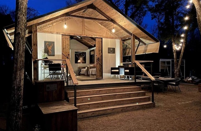 Premium Lakefront Cabin #1: The Armadillo (Austin)