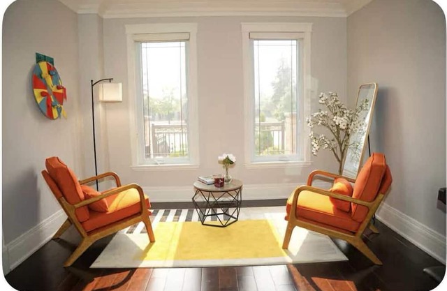 Luxury Homestay in Vaughan city. Family sized Single house with 5 bedrooms.