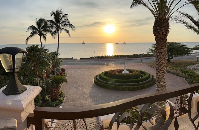 Luxury OceanFRONT 5 Star Villa near The Ritz w/Pool & AMZAING Views