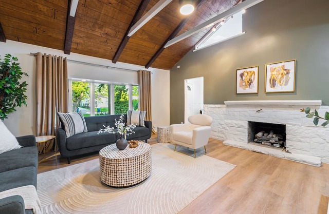 Modern 3BR Family Retreat , Close to O’Hare & Downtown. Pet-Friendly!