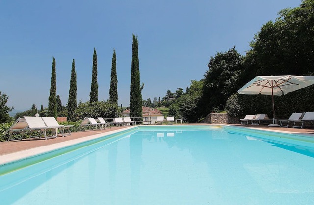 Lovely apartment for 7 people with pool, WIFI, A/C and patio, close to Verona