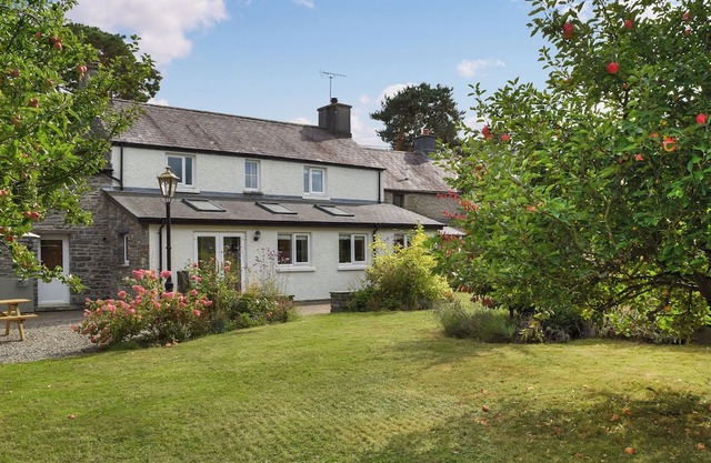 4 bedroom accommodation in Tregaron