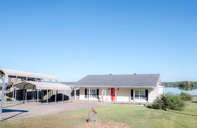 Lozano Lake House Sum