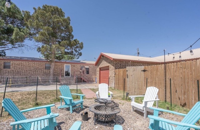 Sleeps 8 | 2 Homes | Near Oilfield & Firepit