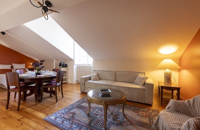 Studio-Ensuite with Shower-River view