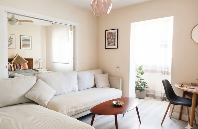 Cozy apartment equipped and subway within walking distance