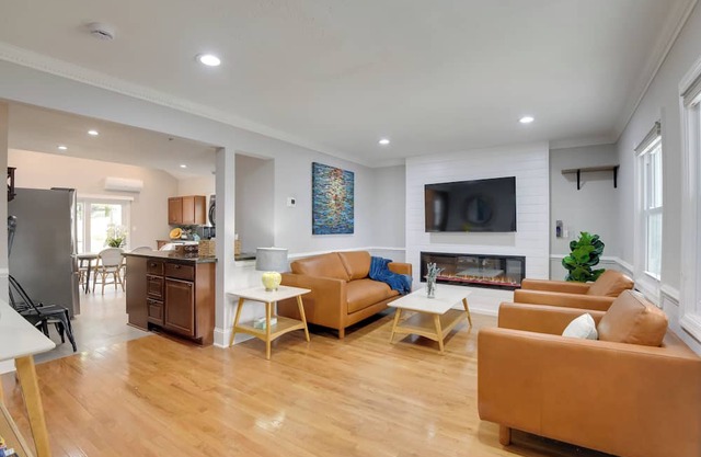 Great for Gatherings! Charming Woodbridge Duplex