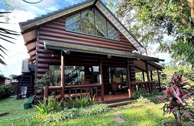 Luntian log cabin with WiFi, AC in superb Tagaytay City