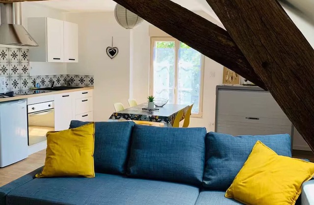 City center (2): superb air-conditioned apartment