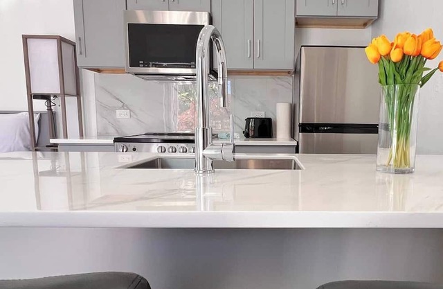 Chic Paget Studio Near Hamilton & Railway Trail