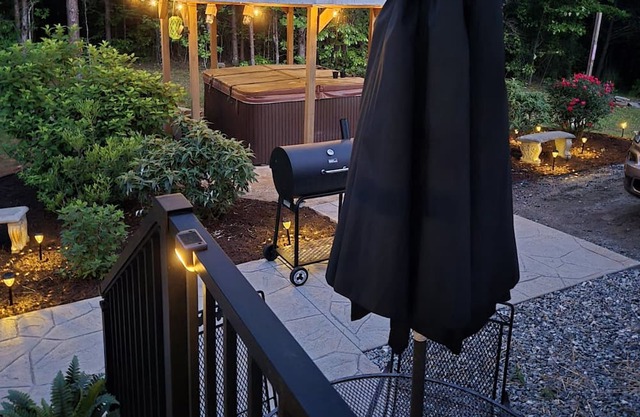 New Cottage in Lake Lure! Privacy and Comfort Hot Tub & Firepit!