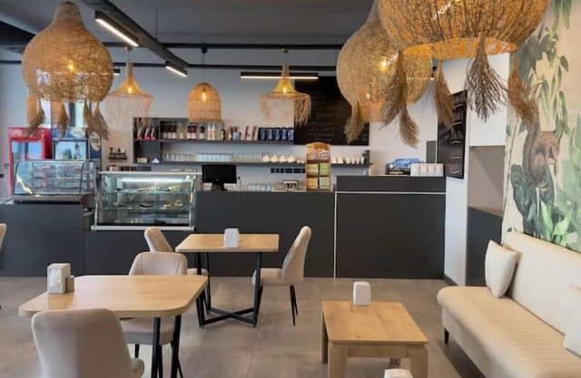 Modern penthouse in green resort: pool + gym