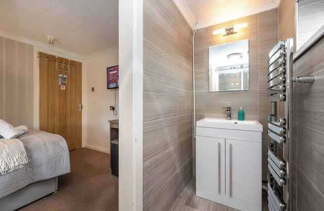 En-Suite Double Room, Microwave & Fridge, Parking