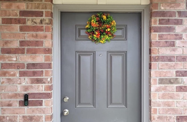 3-bedroom house in marvelous Conroe with AC, fitness room, WiFi