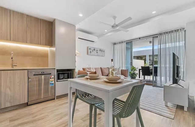 Footsteps to Surf, Shop & Dine on the Sunshine Coast