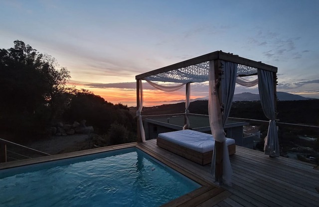 Charming 4-bedroom villa with pool,jacuzzi, wifi,AC in Albitreccia, Corsica