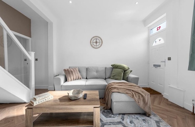 New listing- Stunning Preswitch Retreat - Sleeps 7