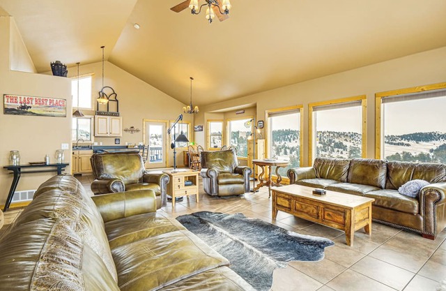 Mountain & Valley Views: Fairplay Family Home!