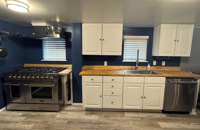 Oh Deer Waterfront Cabin, private dock, Sleeps 8