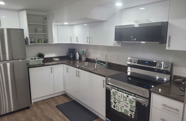 Brand New Cozy 2-bedroom apartment in nice Hamilton with AC, WiFi