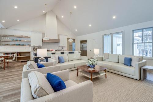 Luxury Serpent Lake Home with Gourmet Kitchen!