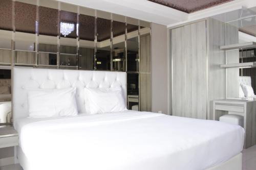 Modern & Deluxe Studio Apartment at Tamansari Tera Residence By Travelio